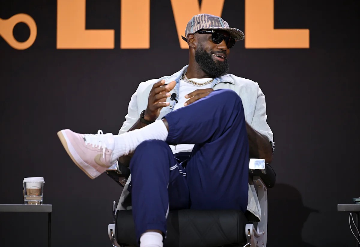 NBA的等待游戏：勒布朗·詹姆斯与休赛期最大悬念