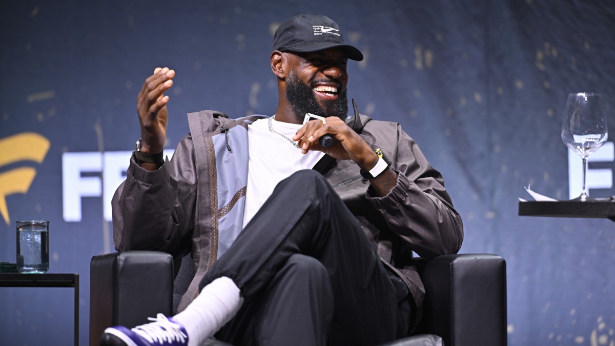 勒布朗·詹姆斯漫长自由球员市场的赢家与输家：预测市场大赚，NBA赛程制定者等待