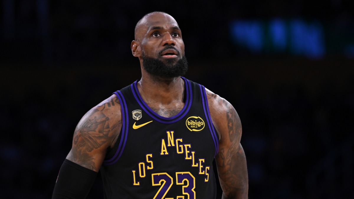 勒布朗·詹姆斯加盟76人：NBA超级巨星惊人选择费城，而非骑士和热火