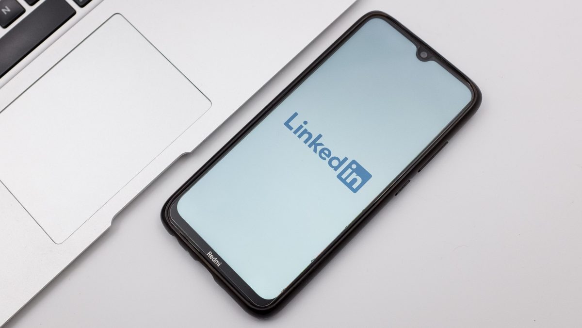 LinkedIn新增举报AI生成“垃圾内容”按钮