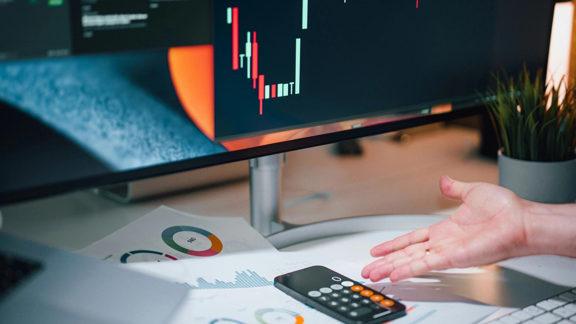 尽管ETF持续吸引投资者资金，XRP仍在加密货币反弹中落后