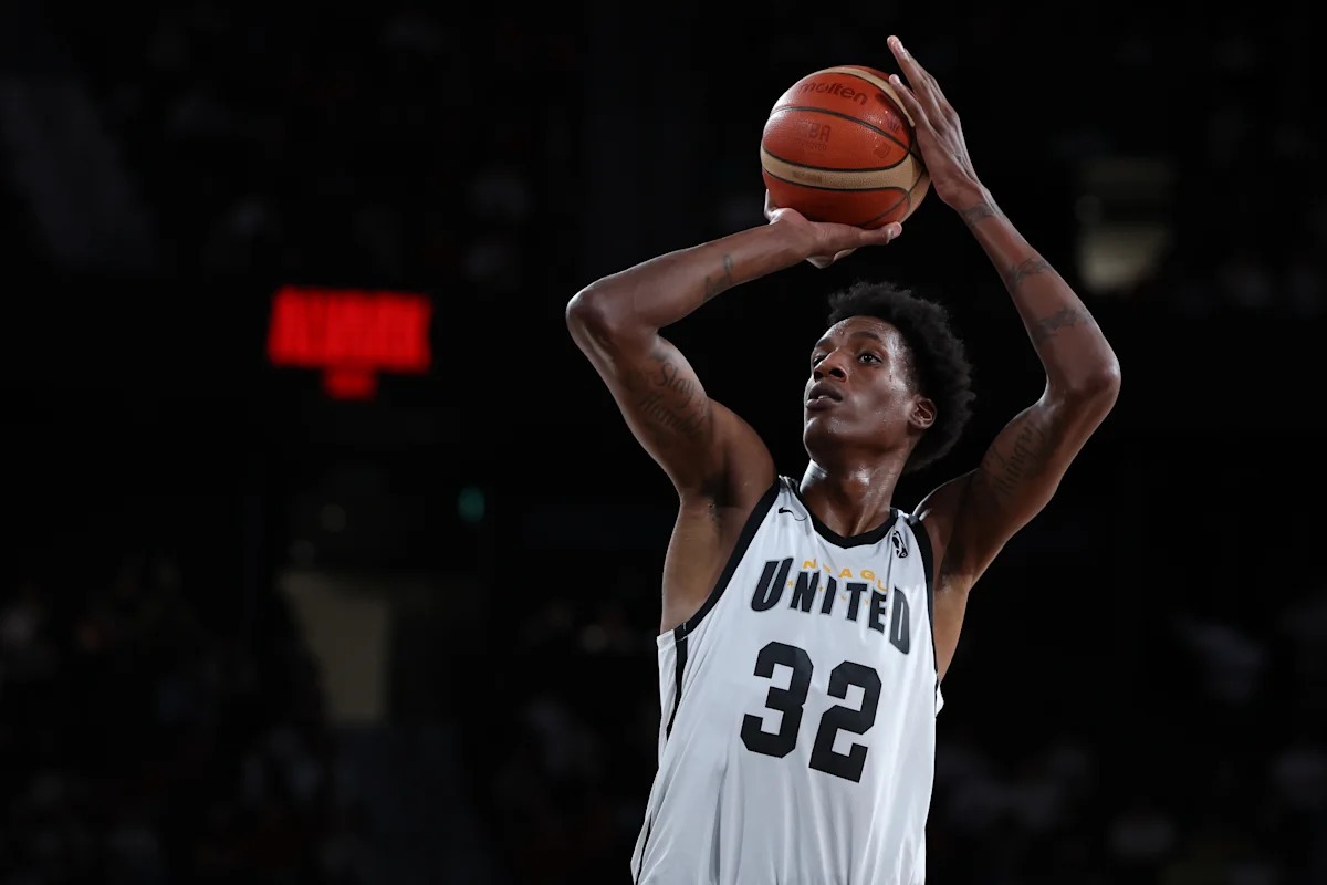 快船签下现役NBA第一高人贾马里昂·夏普，身高7英尺5英寸