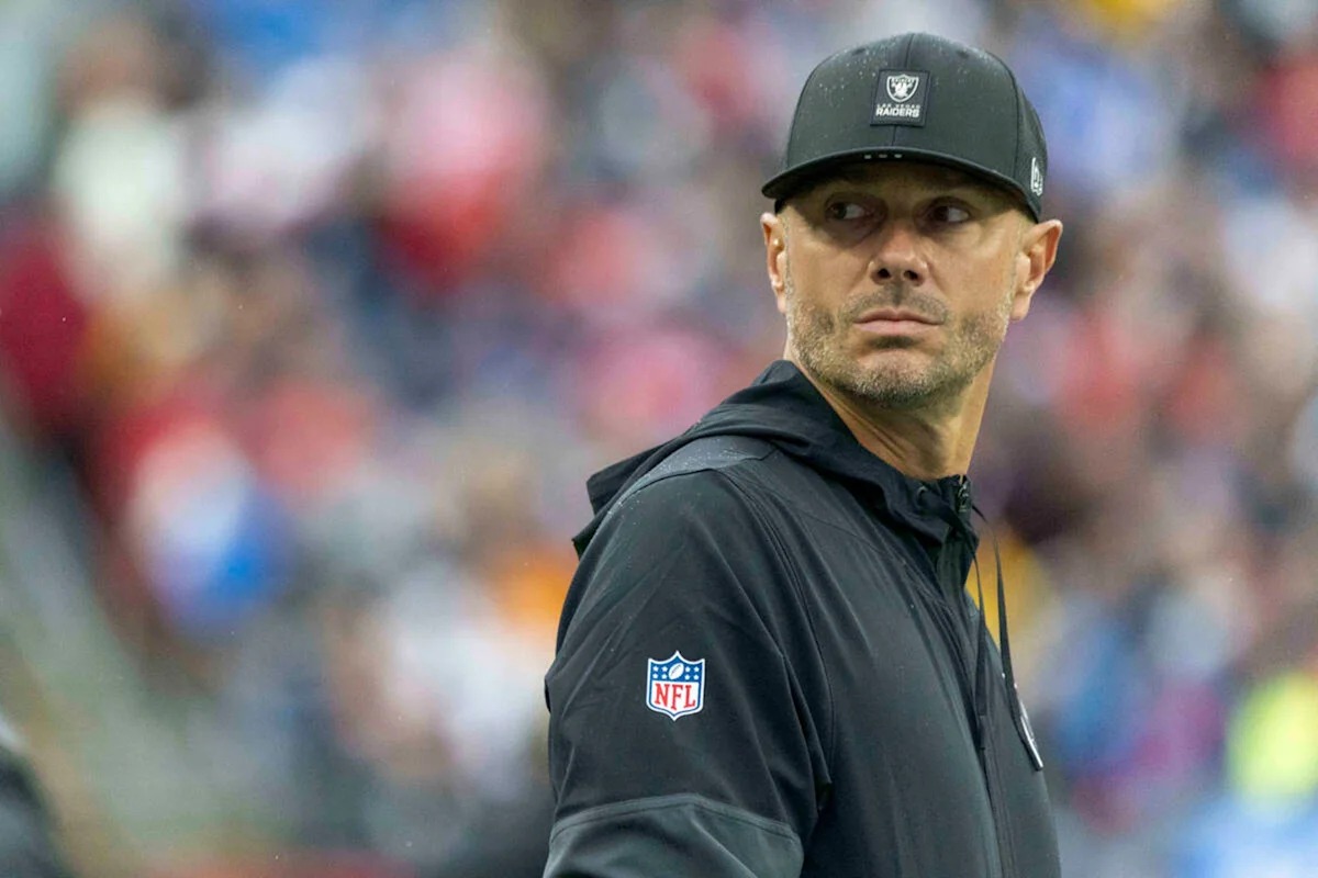 拉斯维加斯突袭者如何在NFL阵容缩减日之后通过弃权名单补强阵容？