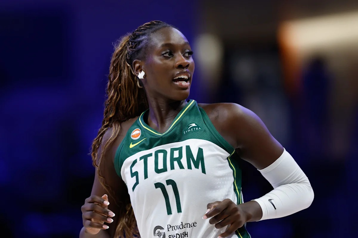 WNBA的未来是全球化的。西雅图风暴队新秀阿瓦·法姆正是其写照