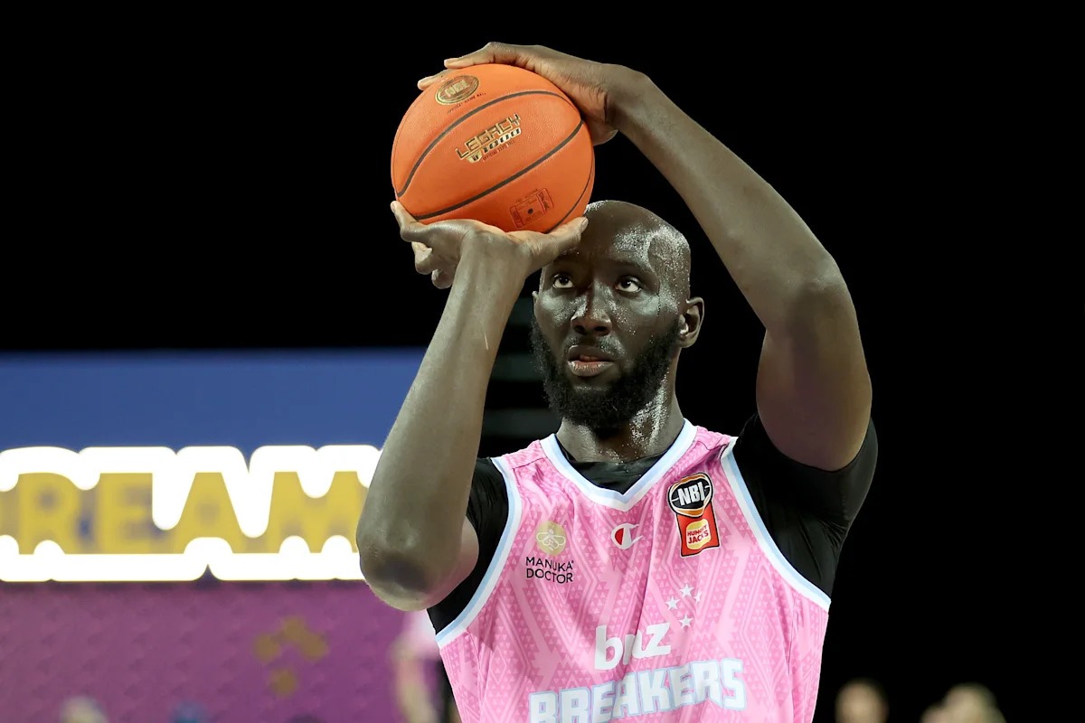 塔科·法尔与76人签训练营合同，重返NBA