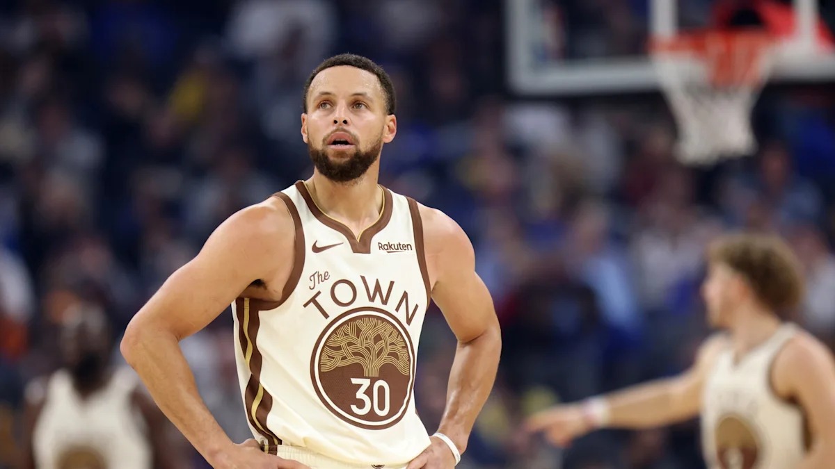 NBA休赛期动态：库里续约选项明朗，萨博尼斯仍可交易