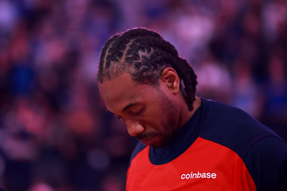 谁是“丹尼斯叔叔”？关于科怀·伦纳德顾问丹尼斯·罗伯逊及其在NBA调查中角色的一切