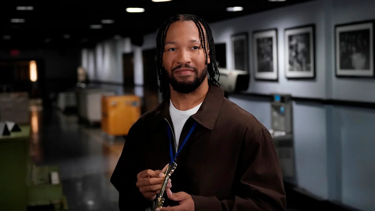 杰伦·布伦森主持《周六夜现场》，回顾其他主持过该节目的NBA球星：迈克尔·乔丹、勒布朗·詹姆斯