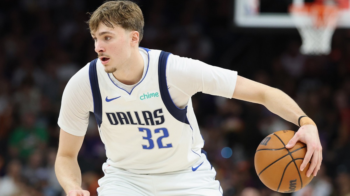 库珀·弗拉格首秀补丁签名卡以804万美元成交，位列NBA历史第三贵球星卡