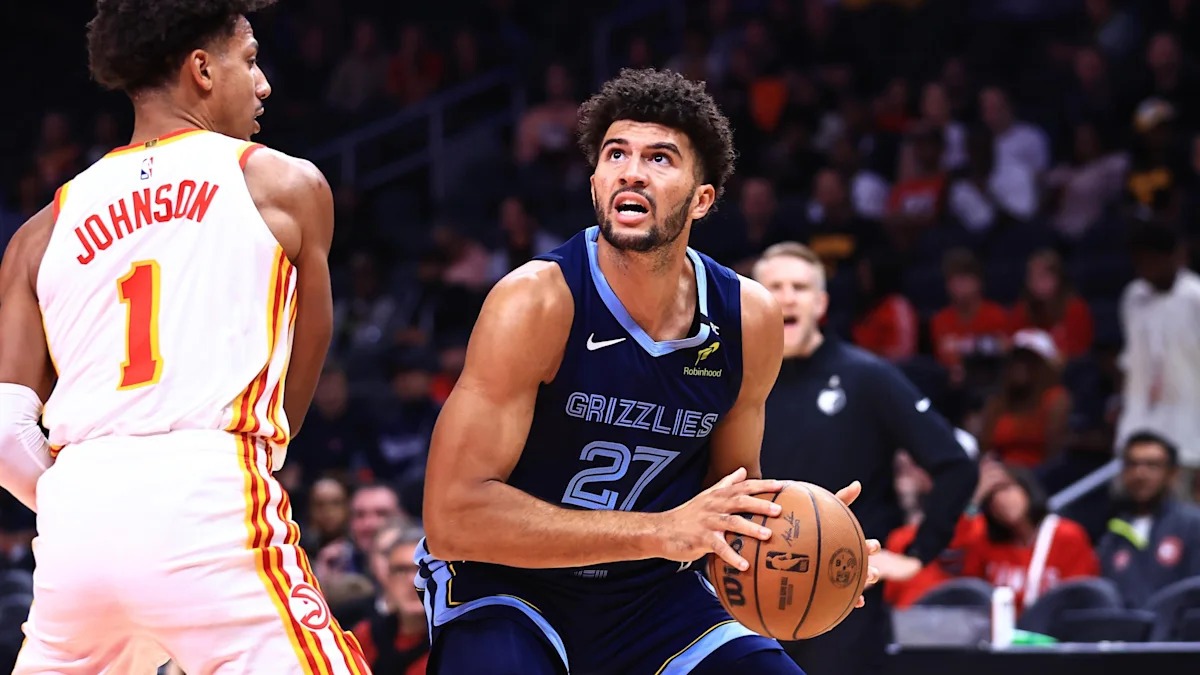 卡梅伦·布泽尔NBA首秀告捷