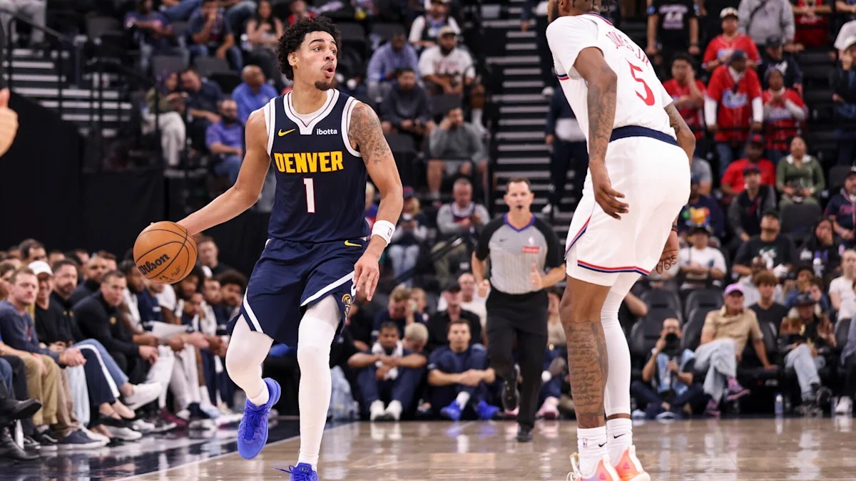 掘金球员朱利安·斯特劳瑟因膝伤离场，伤势看起来不妙