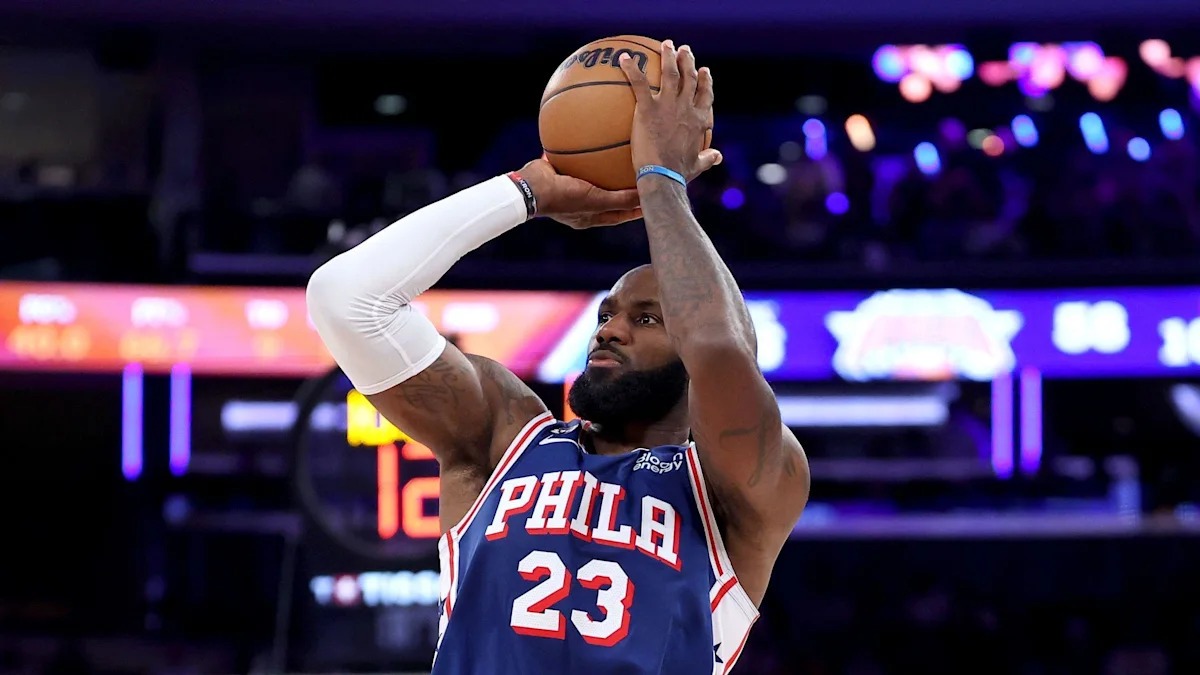 詹姆斯首秀14分，76人NBA揭幕战击败尼克斯